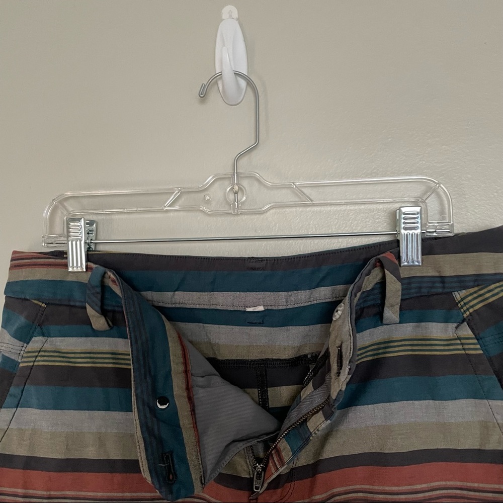 Lululemon shorts - Picture 4 of 5